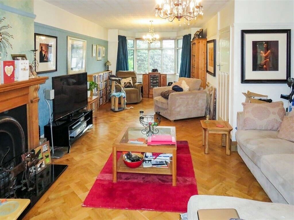 5 bedroom house  in the heart of Marston Green